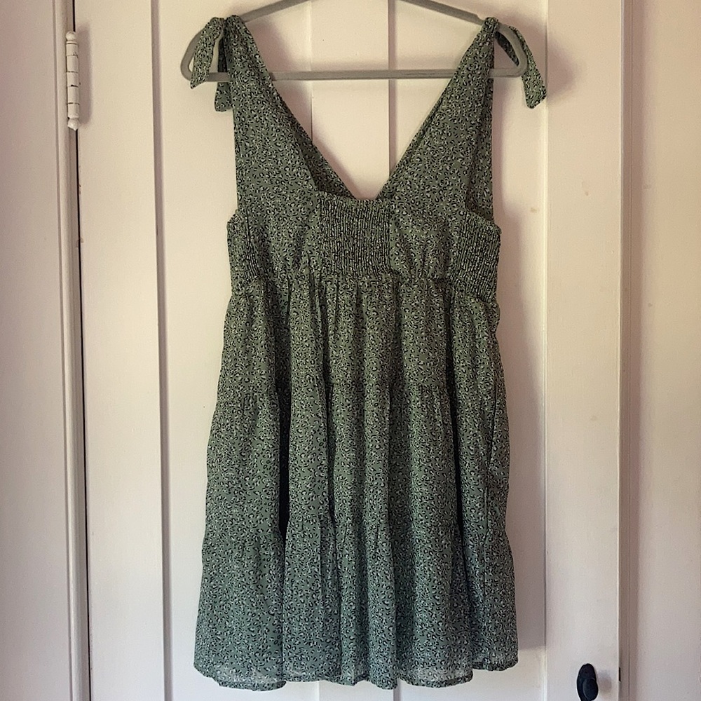 Flowy Summer Dress size S, muted green leopard print, polyester, brand: BaeVely. - Picture 6 of 6